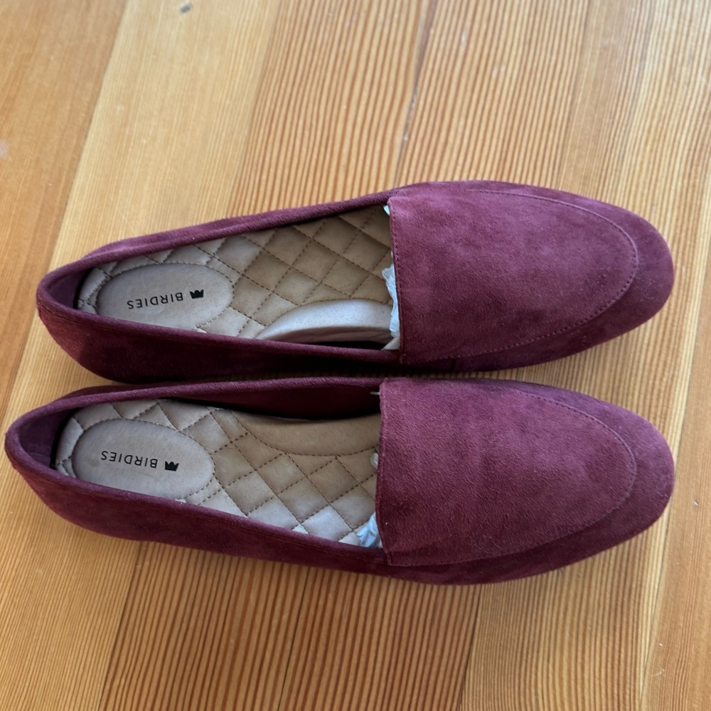 Never worn burgundy suede sold out Birdies loafers